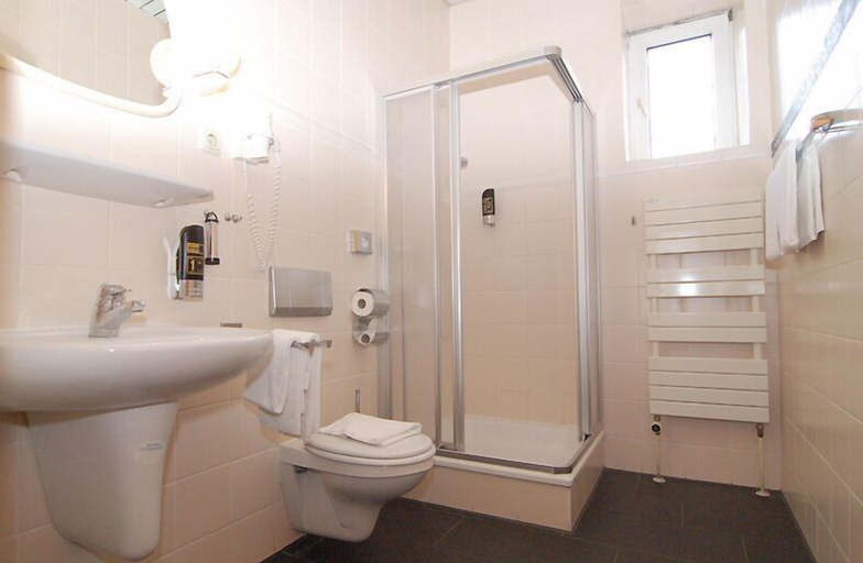 Bathroom 3, Auf dem Langenhof Wunstorf, Region Hannover