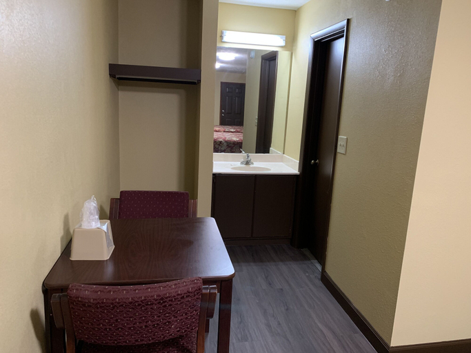 Others 5, Budget Inn Ardmore, Limestone