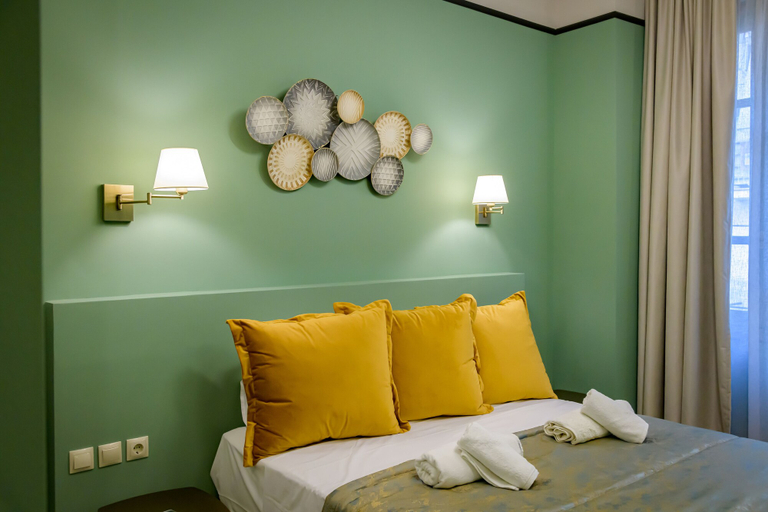 Bedroom 3, Urban Tales, Attica