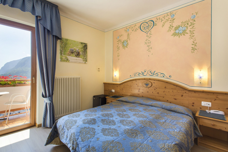 Bedroom 4, Hotel Florida, Trento