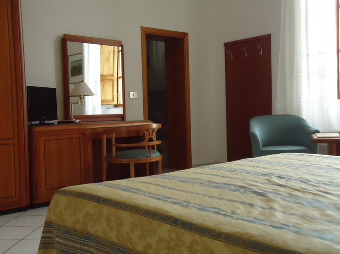 Bedroom 3, Albergo Roma, Pisa