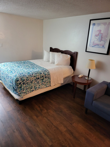 Bedroom 3, Smokey Point Motor Inn, Snohomish