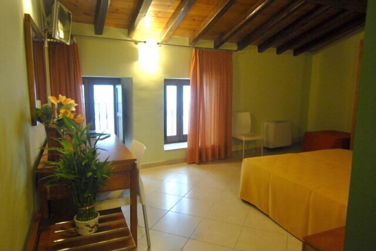 Bedroom 3, Hotel Federico II, Catania