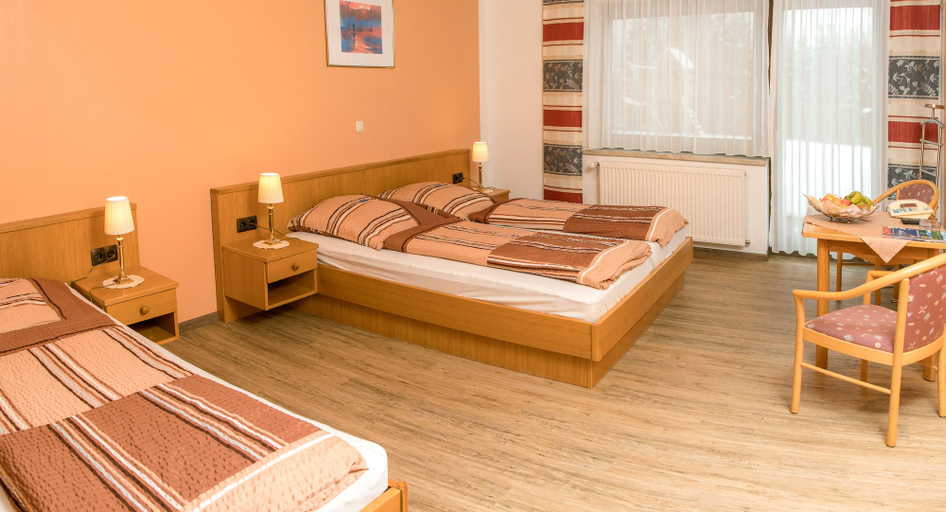 Bedroom 3, Gästehaus Weber, Cham