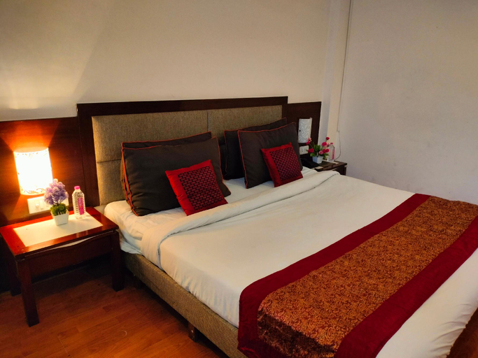4, The President Hotel, Lucknow