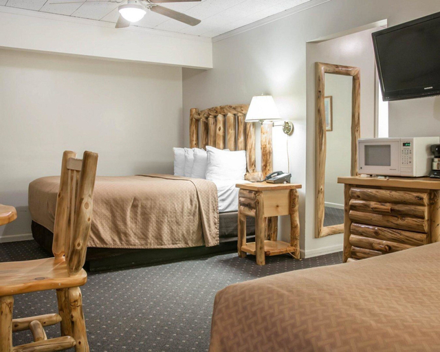 Bedroom 3, Quality Inn & Suites Mackinaw City Beachfront, Cheboygan