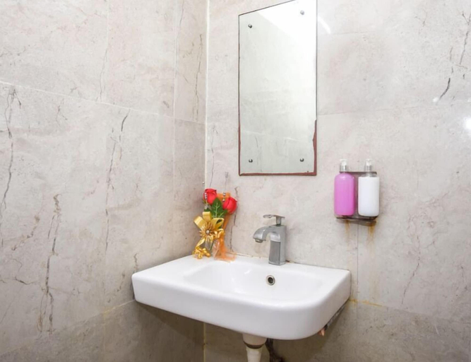 Bathroom 3, Hotel Kiaan Inn, Haora