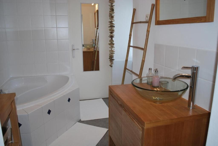Bathroom 5, La Petite Boire - chambres d'hôtes, Maine-et-Loire