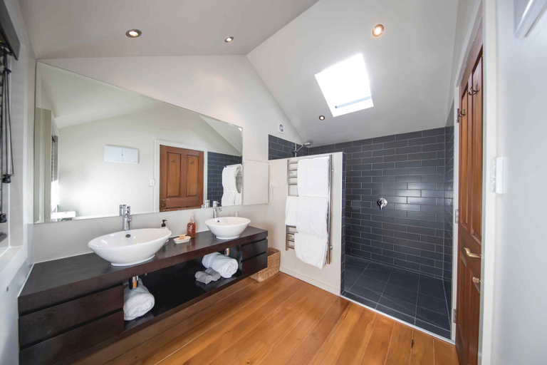Bathroom, Minaret Station Alpine Lodge, Queenstown-Lakes