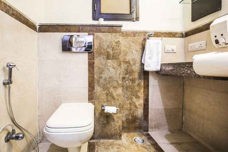Bathroom 4, FabHotel Aashraye Nehru Place, Delhi