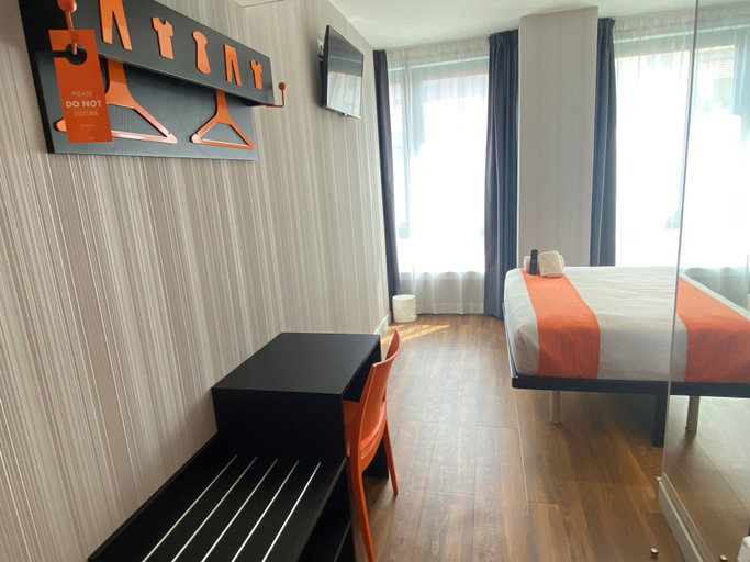 Bedroom 4, easyHotel Lisbon, Lisbon