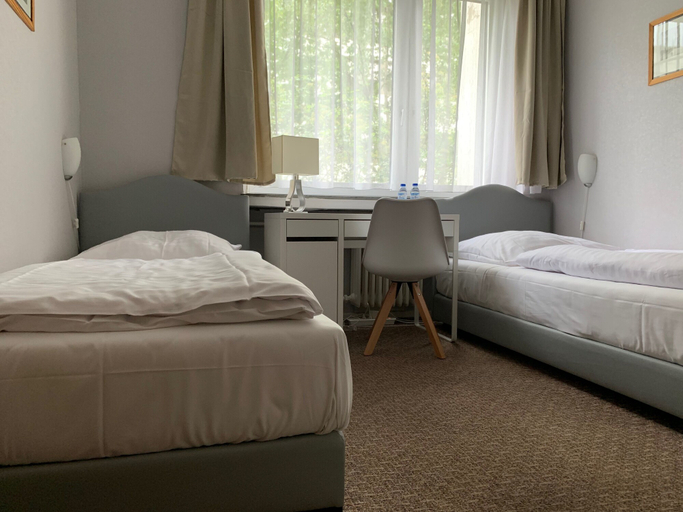 Bedroom 3, Hotel Berg, Köln