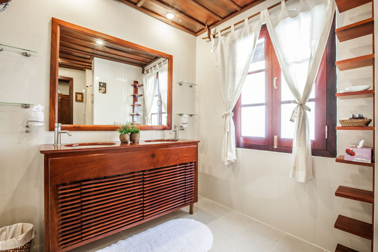 Bathroom 5, Mekong Riverview Hotel, Chomphet
