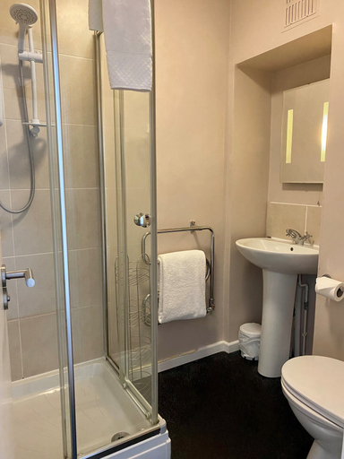 Bathroom 4, Andover House Hotel & Restaurant - Adults only, Norfolk