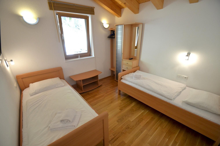 Bedroom 3, Ski Chalet Jim 300 m From ski Lift, Zell am See