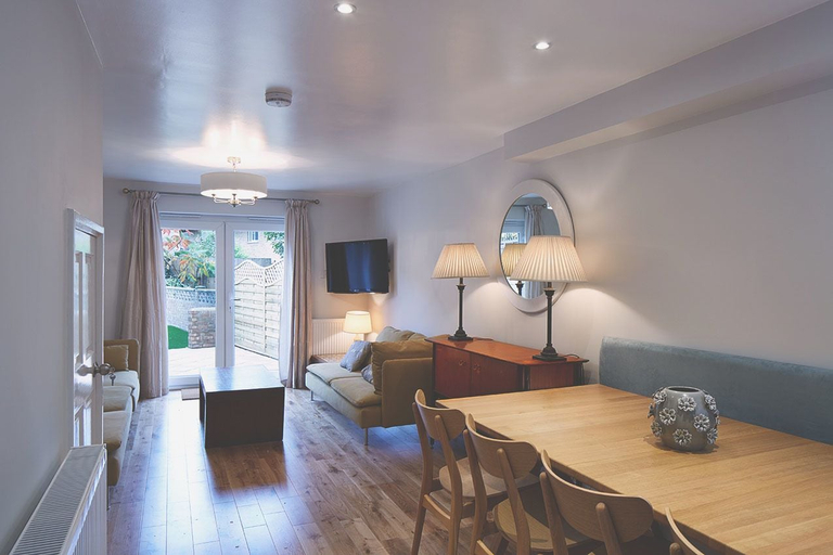 Others 5, The Hampton Residence, London