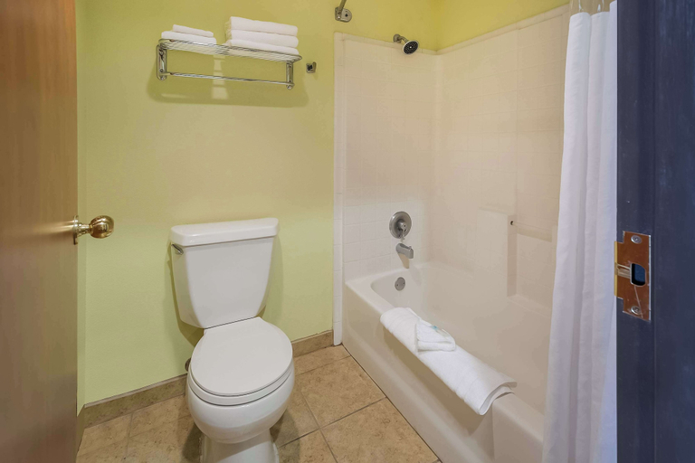 Bathroom 4, Americas Best Value Sandman Inn, Union