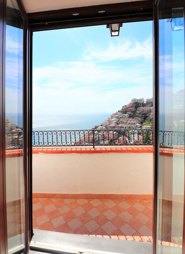 Others 4, Maison Lirio, Salerno