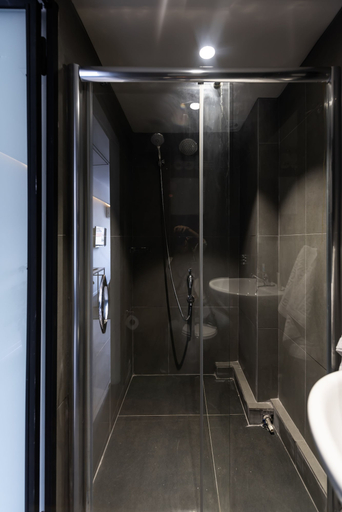 Bathroom 5, Pesa Suites, Beyoğlu