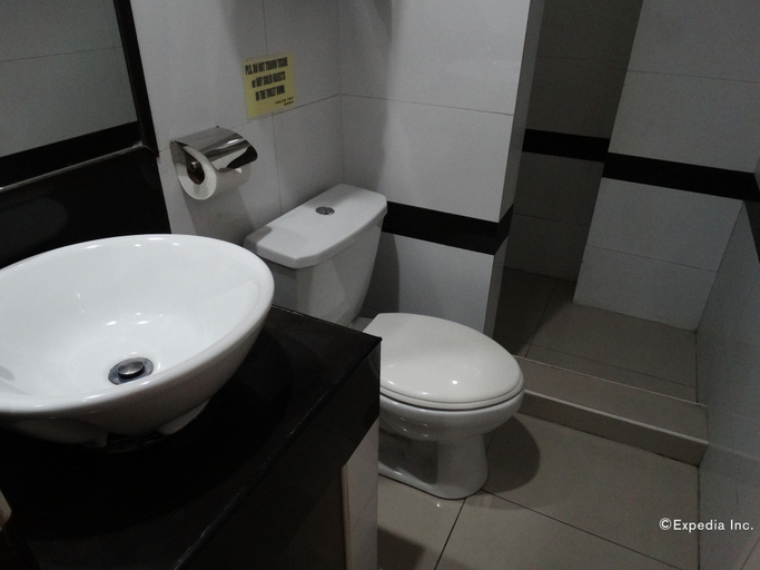 Bathroom 4, Silver Oaks Suite Hotel, Manila City