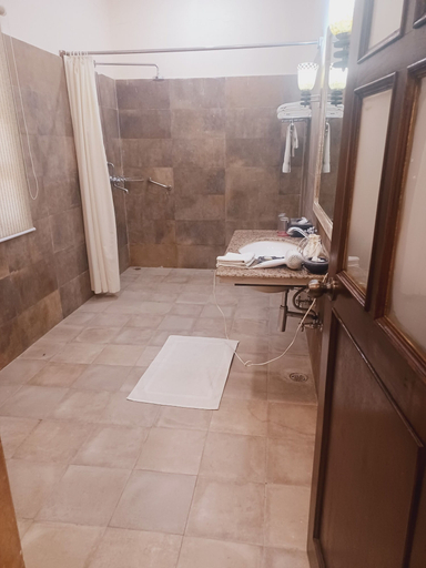 Bathroom 4, Hotel Dev Vilas, Sawai Madhopur