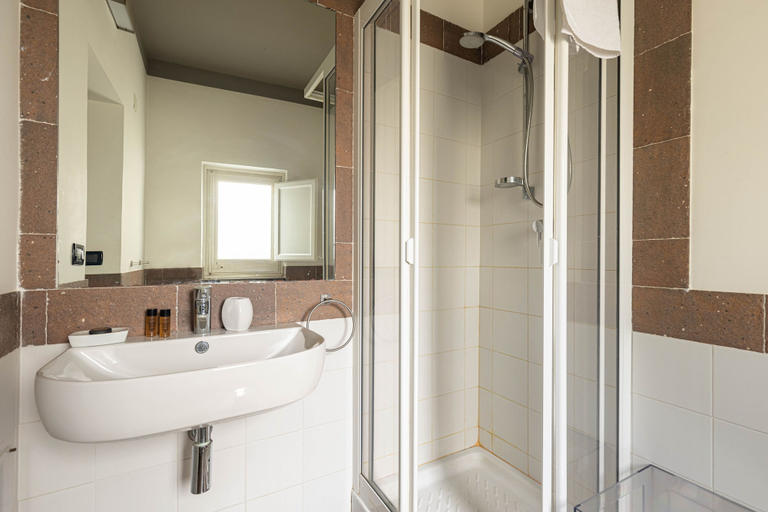 Bathroom 5, Palazzo Sant'Agostino, Palermo