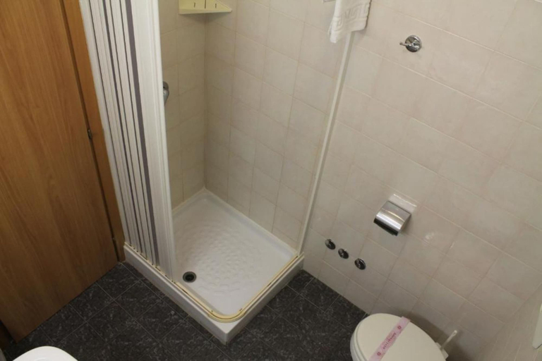 Bathroom 4, Hotel Minerva, Brindisi