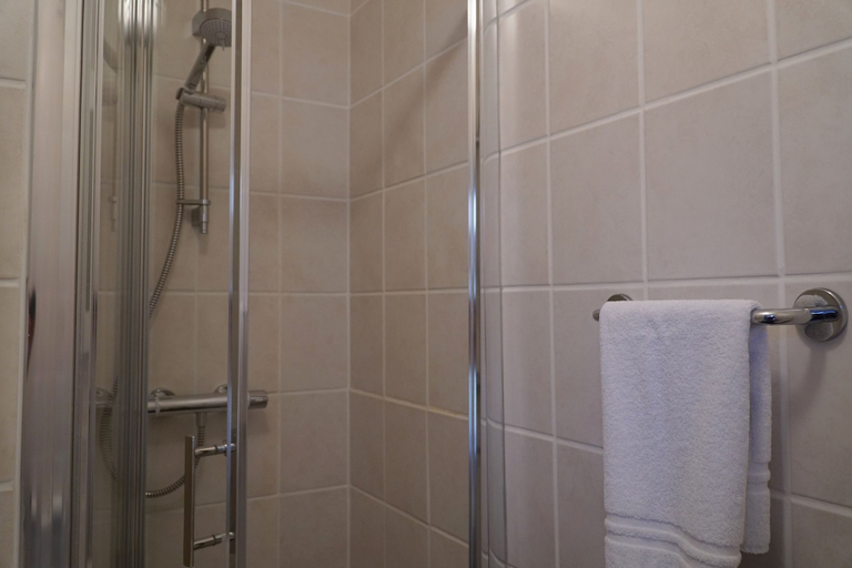 Bathroom 3, Castle Guest House, Kent