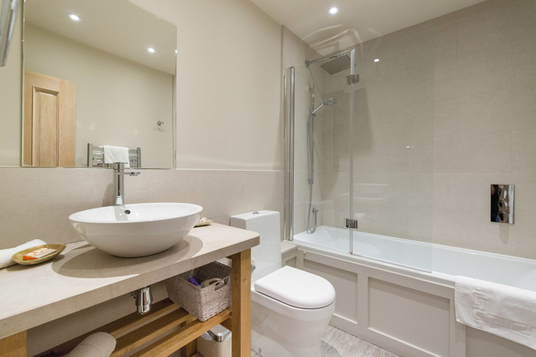 Bathroom 3, Derby Arms, Lancashire