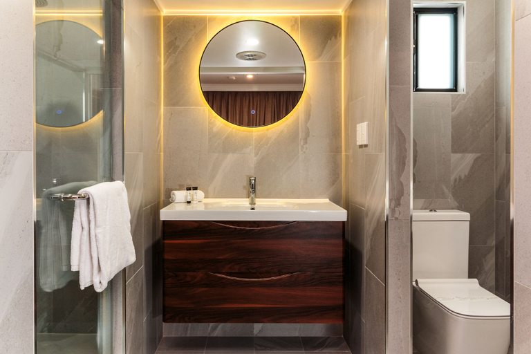 Bathroom 3, Opal Ridge Motel, Bowen