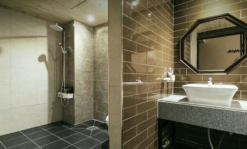 Bathroom 5, The Hotel Changwon, Changwon