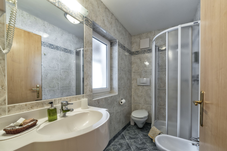 Bathroom 4, Hotel Interski, Bolzano