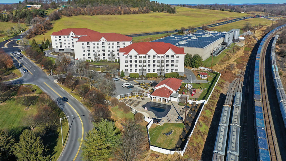 Exterior & Views 2, Bluegreen Vacations Suites at Hershey, an Ascend Collection Resort, Dauphin