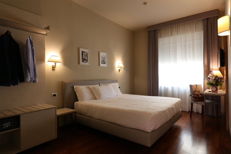 Bedroom 2, Grande Albergo Maugeri, Catania