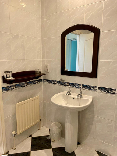 Bathroom 4, Twin Trees Hotel