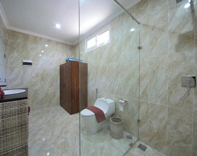 Bathroom 9