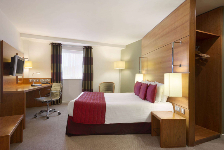 Bedroom 3, Ramada Plaza by WyndhamWrexham, Wrexham