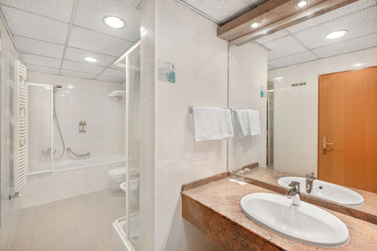 Bathroom 5, Danubius Hotel Rába, Győr