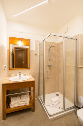 Bathroom 5, Hotel Kolping, Brasov