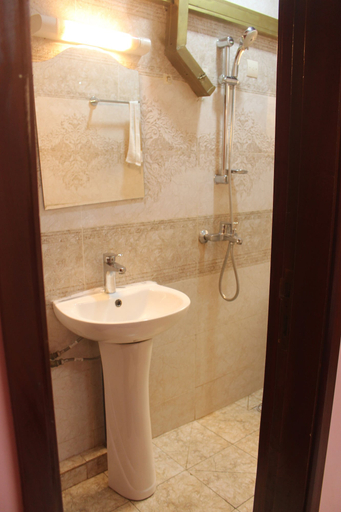 Bathroom 3, Hotel le Kremlin, Mfoundi