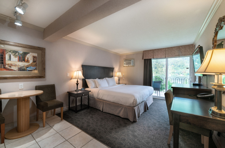 Bedroom 4, Prestige Inn Nelson, Central Kootenay