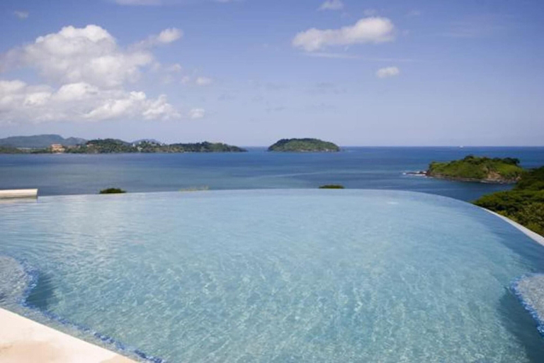 Sport & Beauty, Stunning Hillside Villa with Panoramic Ocean Views & Infinity Pool, Santa Cruz