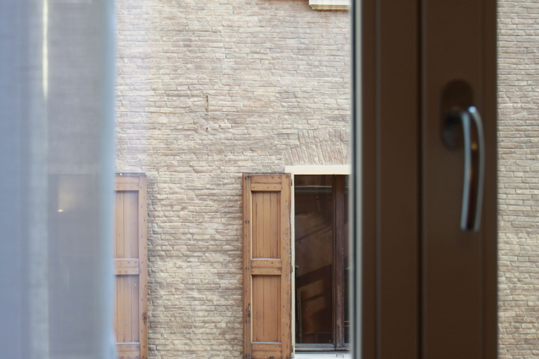 Others 5, Casa Isolani Piazza Maggiore, Bologna