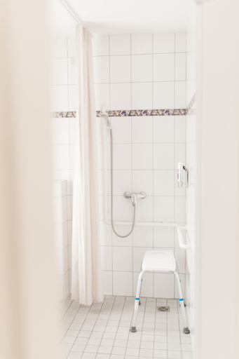 Bathroom 3, Akzent Hotel Zur Grünen Eiche, Heidekreis