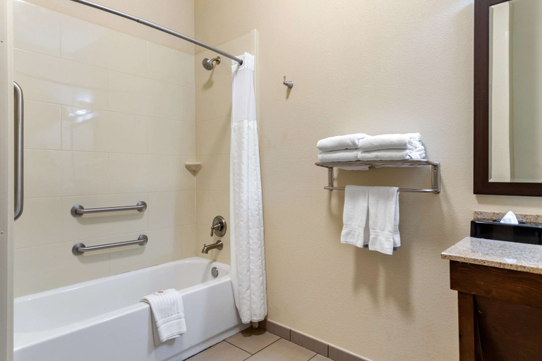 Bathroom 3, Comfort Inn & Suites Lakeside, Maverick