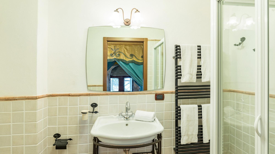 Bathroom 3, Pg-g212-dtor0at - Torre di Paciano 10 2, Perugia