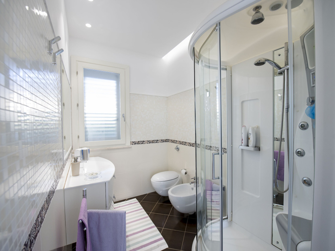 Bathroom, Villa Bellini, Trapani