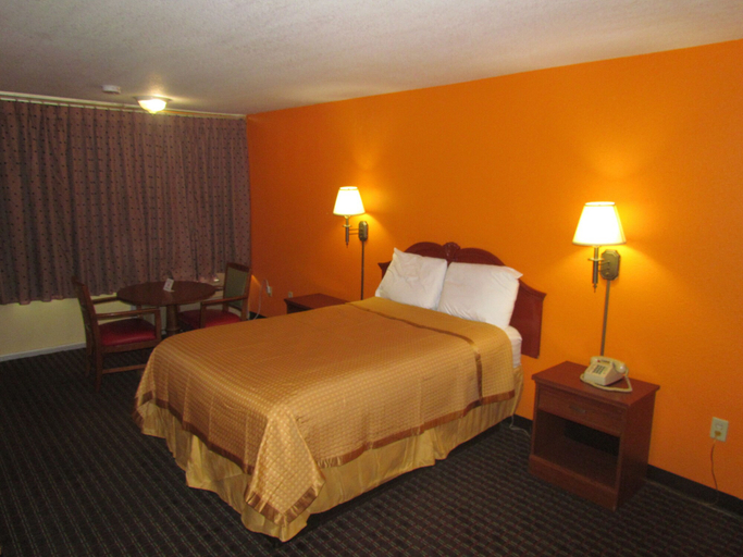 Bedroom 3, Red Carpet Inn, Richmond
