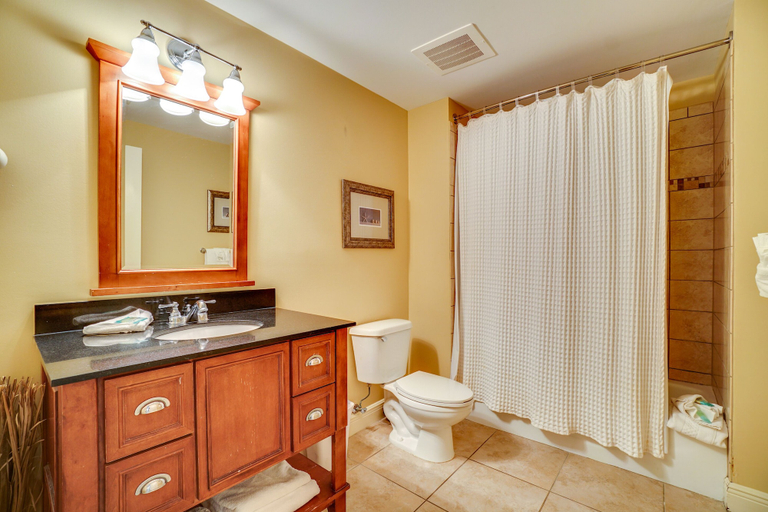 Bathroom 4, Sterling Breeze by Panhandle Getaways, Bay