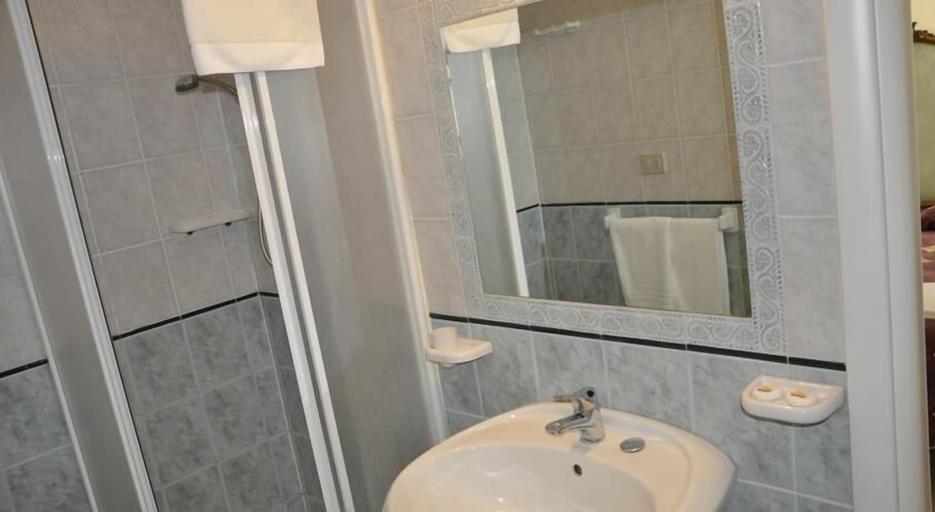 Bathroom 5, Piccolo Hotel Casa Mia, Syracuse